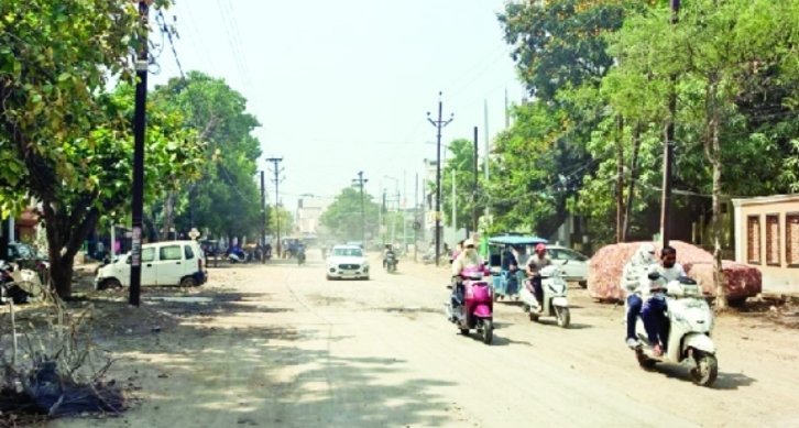 अशोकनगर-बिरकोना मार्ग बना ‘मुसीबत की राह’: जर्जर सड़क और घटिया नाली निर्माण से जनता में भारी आक्रोश